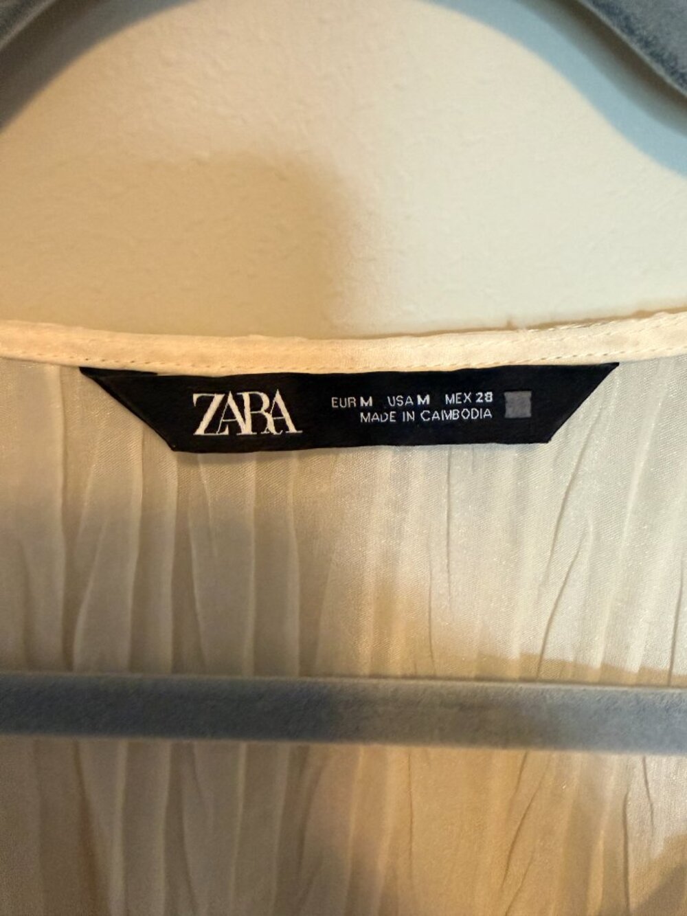 Zara Ruffle Blouse Cream Textured Top Puff Sleeve Romantic Cottagecore Medium - Picture 3 of 3